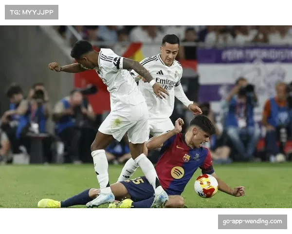 亚马尔赛前晒巴萨4-0皇马庆祝照，暗示德比前信心满满